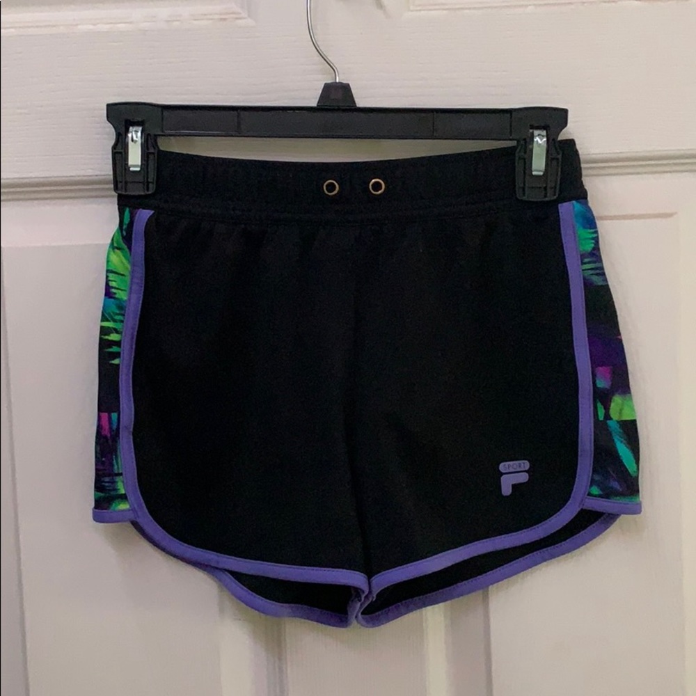 Athletic shorts size M